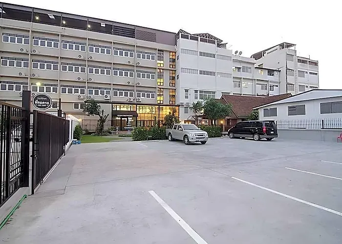 Baan Noppadol & Bangna Hotel